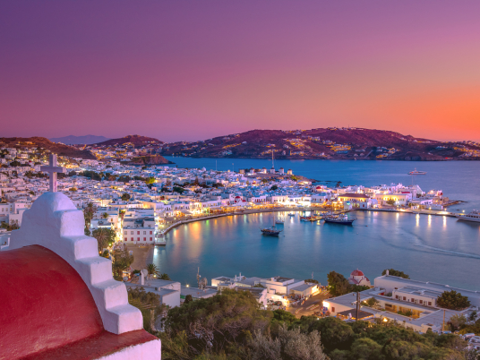Mykonos Nightlife: Where the Party Never Sets